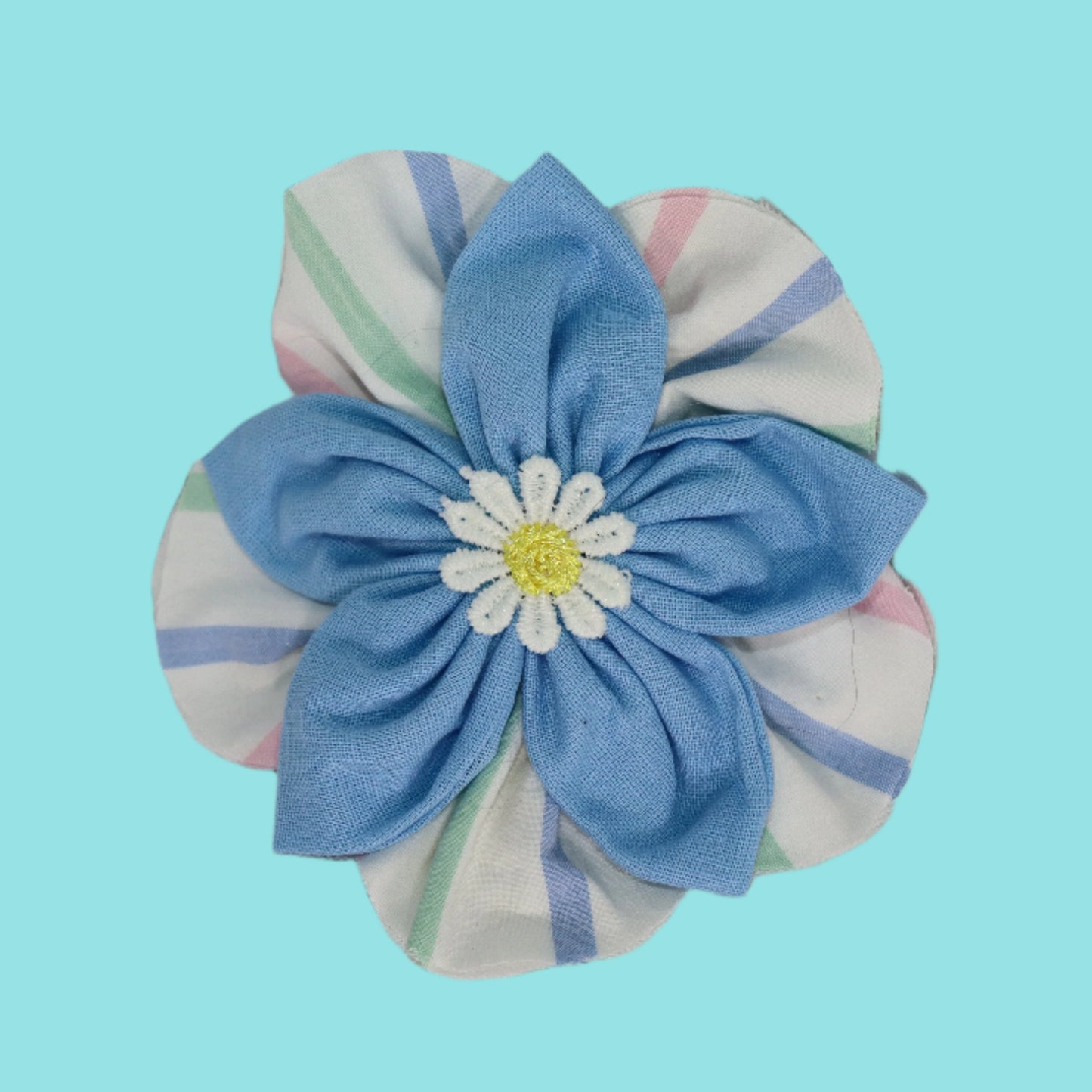 Pastel Daisy Hair Clip – Blue Petals with Striped Backing and Embroidered Center