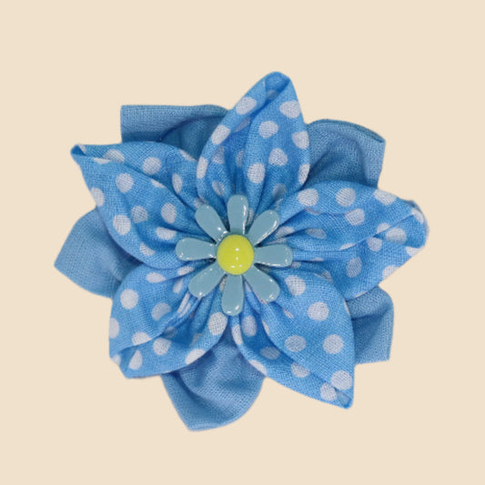 Blue Skies & Polka Dots Clip – Powder Blue Petals with Daisy Center