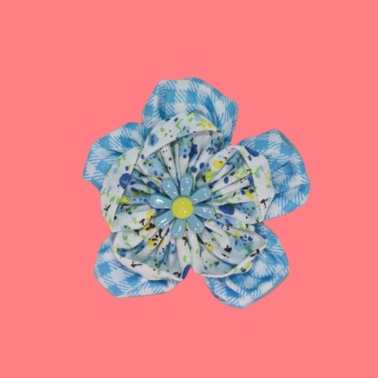 Sky Petals Clip – Blue Floral Layers with Daisy Center